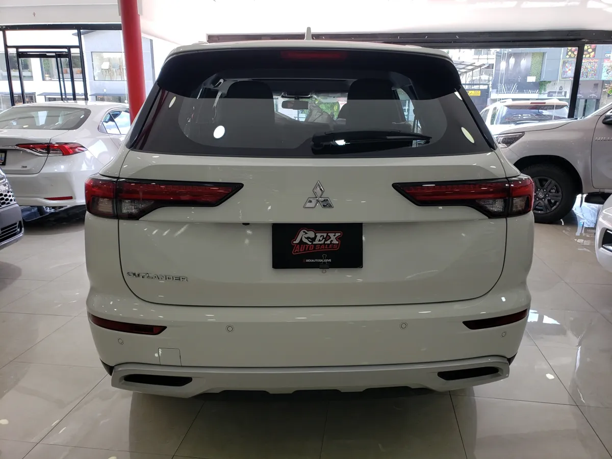 Mitsubishi Outlander 2025 Blanco Caracas