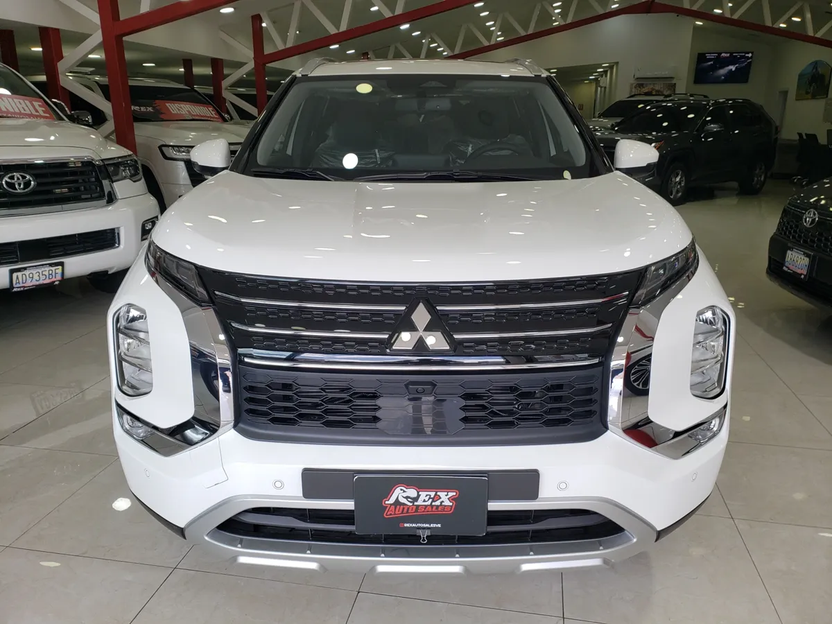 Mitsubishi Outlander 2025 Blanco Caracas