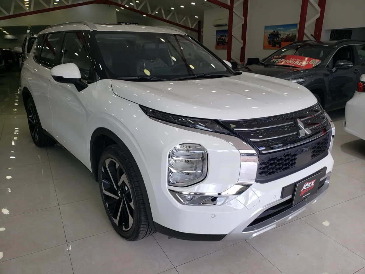 Mitsubishi Outlander 2025 Blanco Caracas