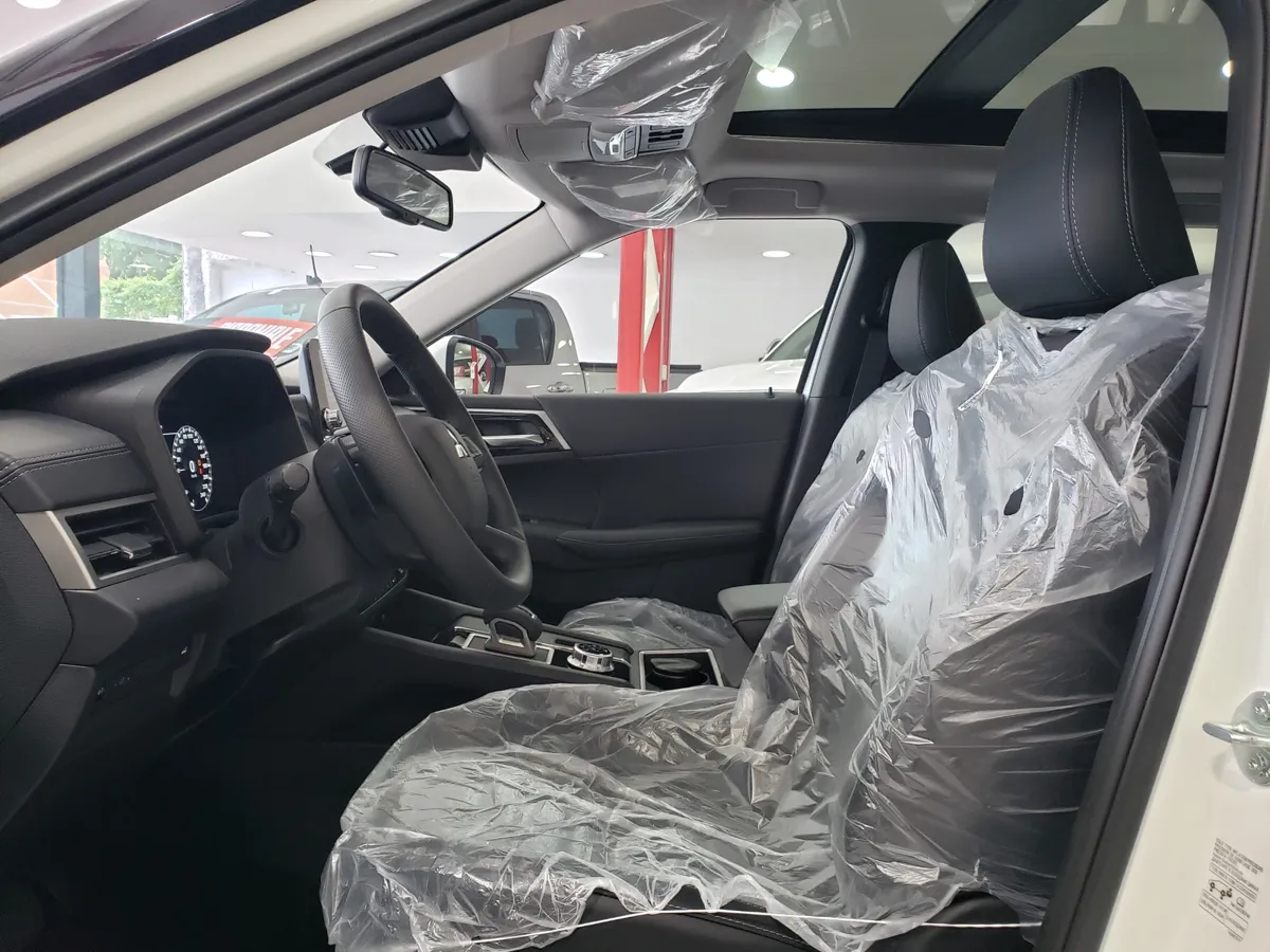 Mitsubishi Outlander suv 2025 blanco7