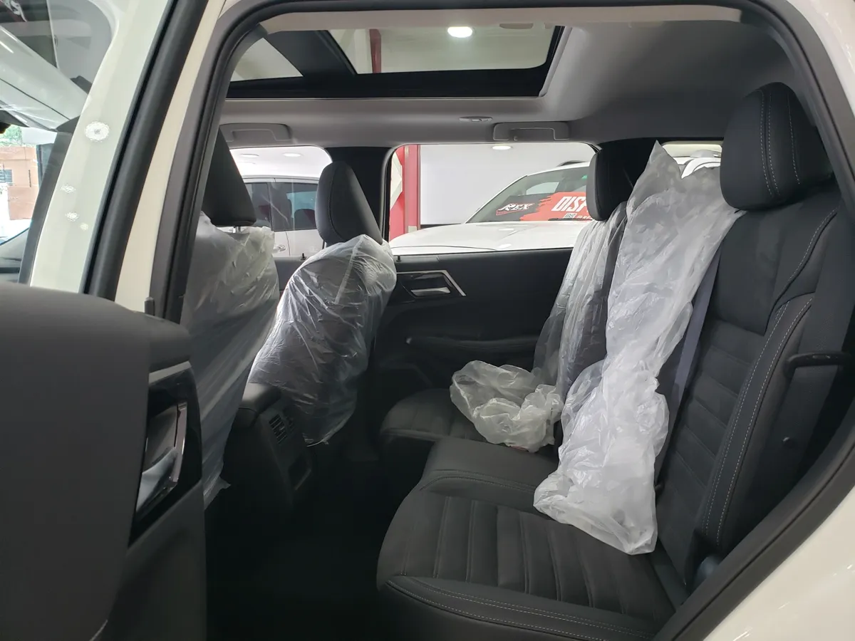 Mitsubishi Outlander suv 2025 blanco8