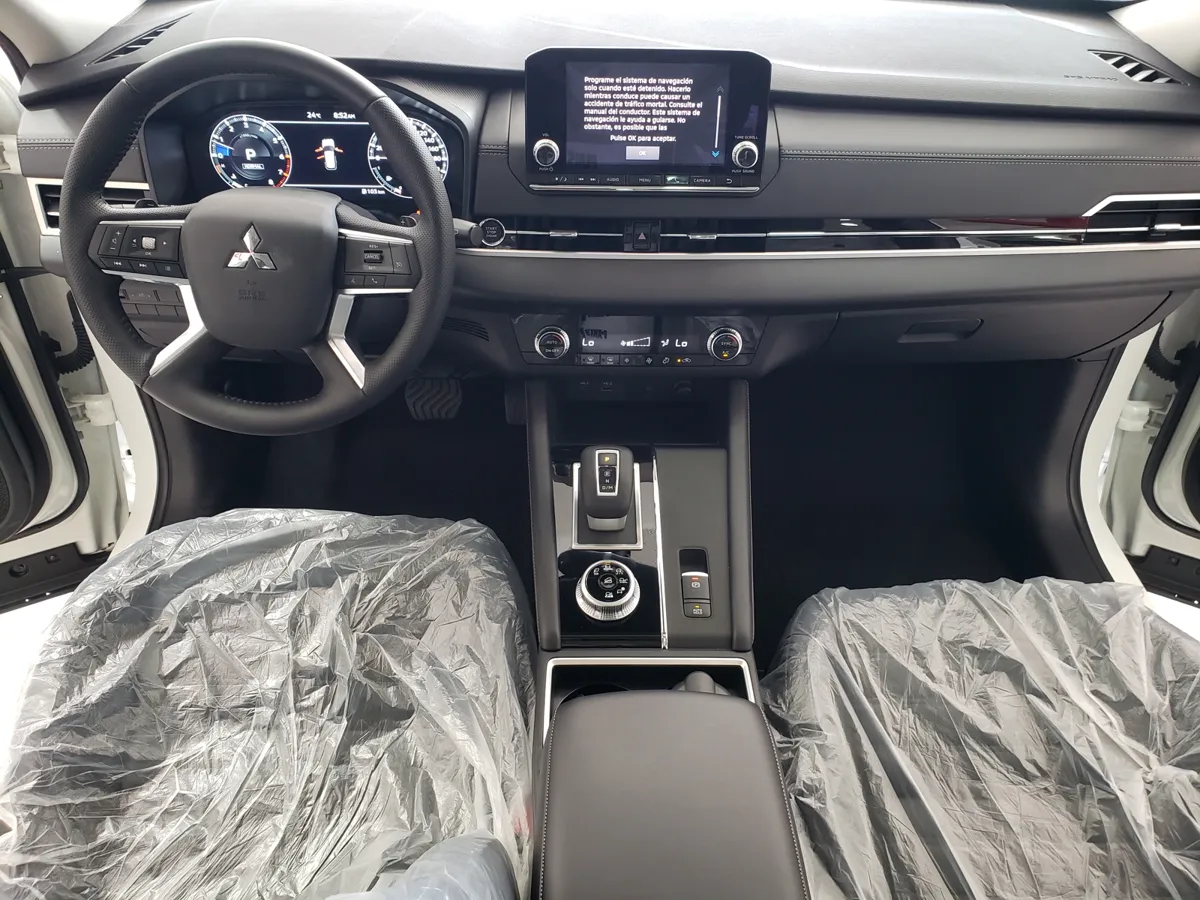 Mitsubishi Outlander suv 2025 blanco9