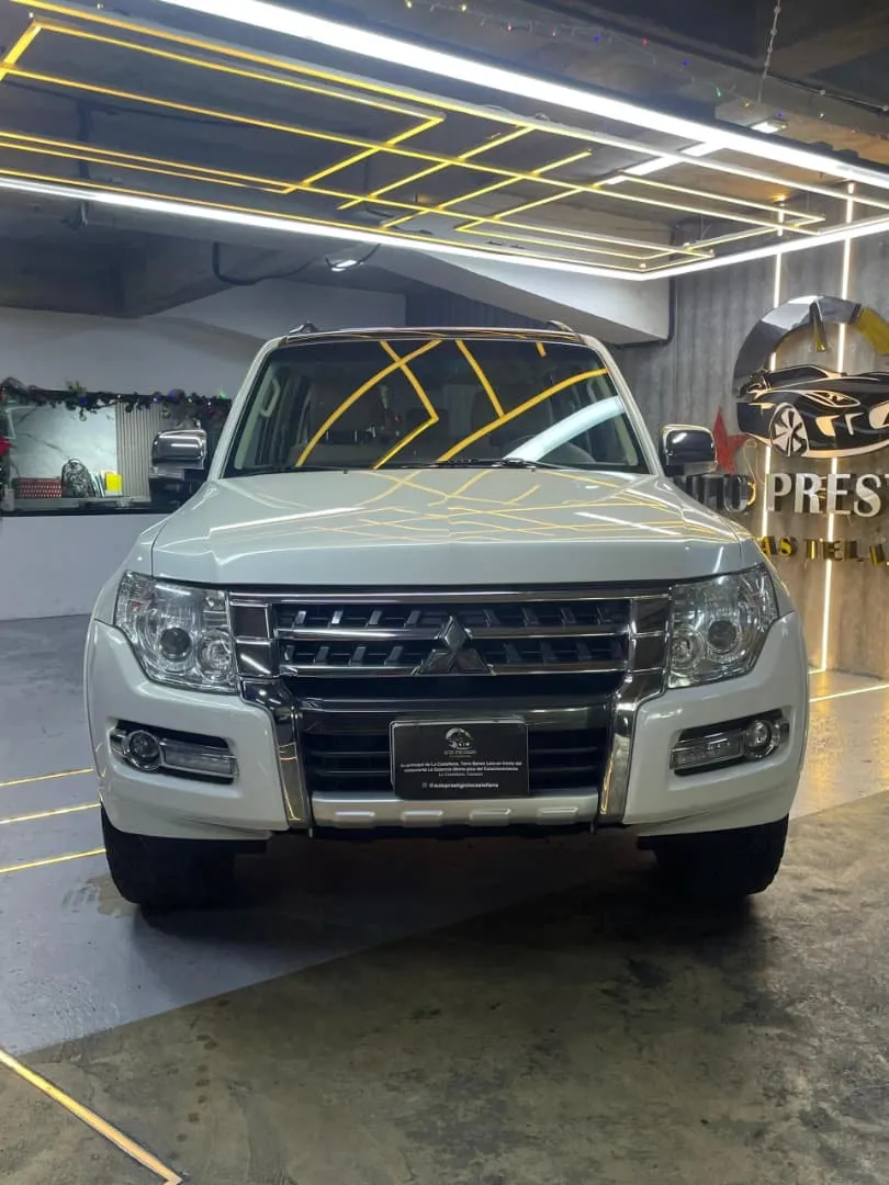 Mitsubishi Pajero GLS 2017 Gris Caracas