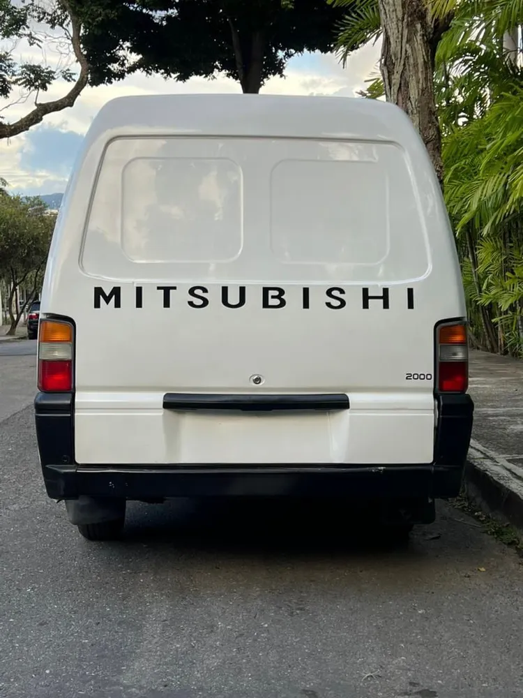 Mitsubishi Panel 2012 Blanco Caracas