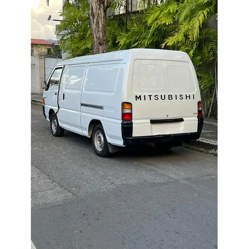 Mitsubishi Panel 2012 Blanco Caracas