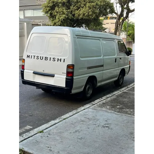 Mitsubishi Panel 2012 Blanco Caracas