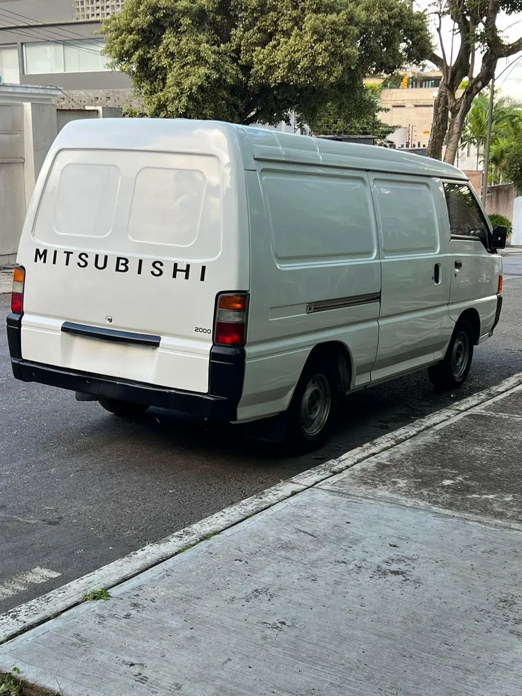 Mitsubishi Panel 2012 Blanco Caracas