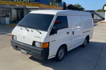 Mitsubishi Panel L300