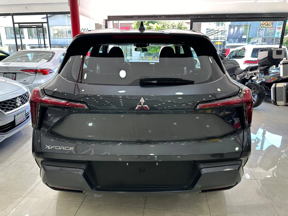 Mitsubishi Xforce 2025 Gris Caracas
