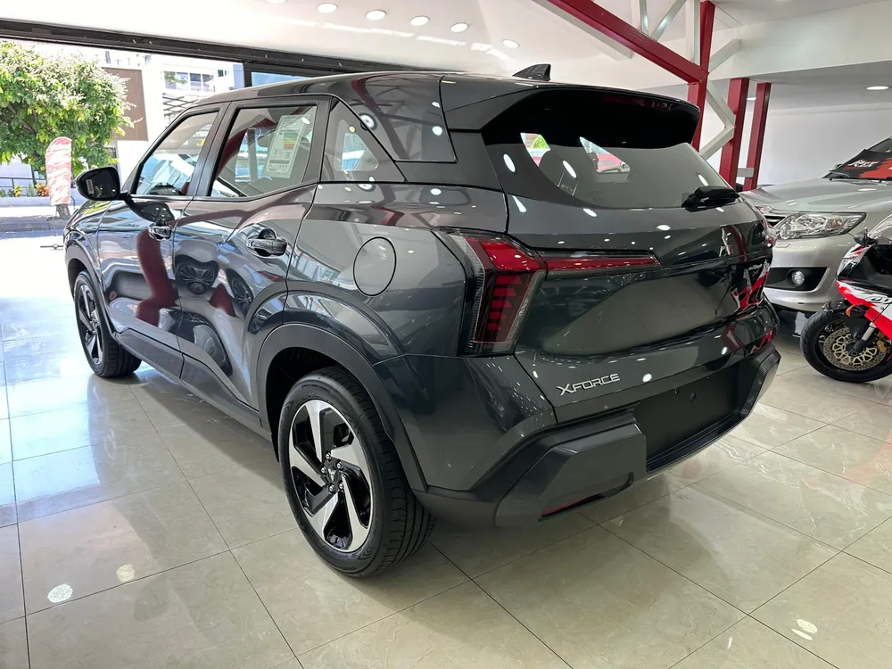 Mitsubishi Xforce 2025 Gris Caracas