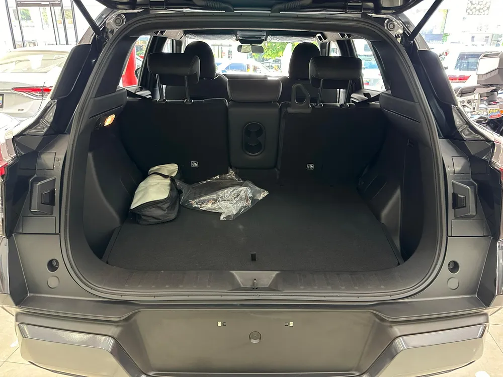 Mitsubishi Xforce 2025 Gris Caracas