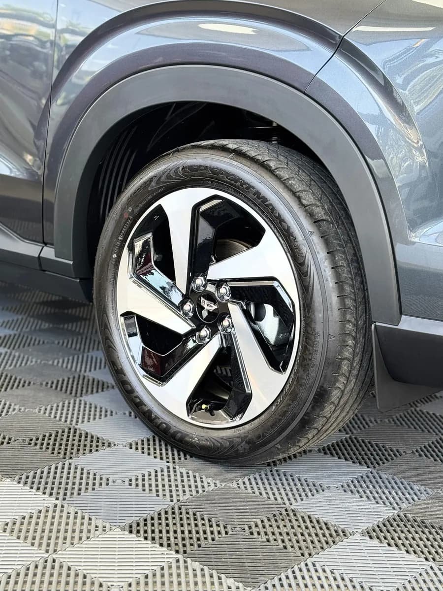Mitsubishi Xforce 2025 versión Premium Line Gris