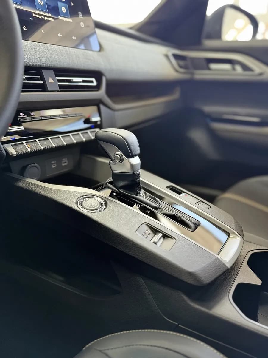 Mitsubishi Xforce 2025 versión Premium Line Gris