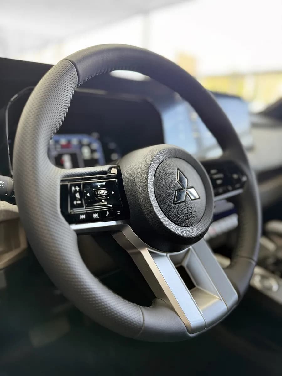 Mitsubishi Xforce 2025 versión Premium Line Gris