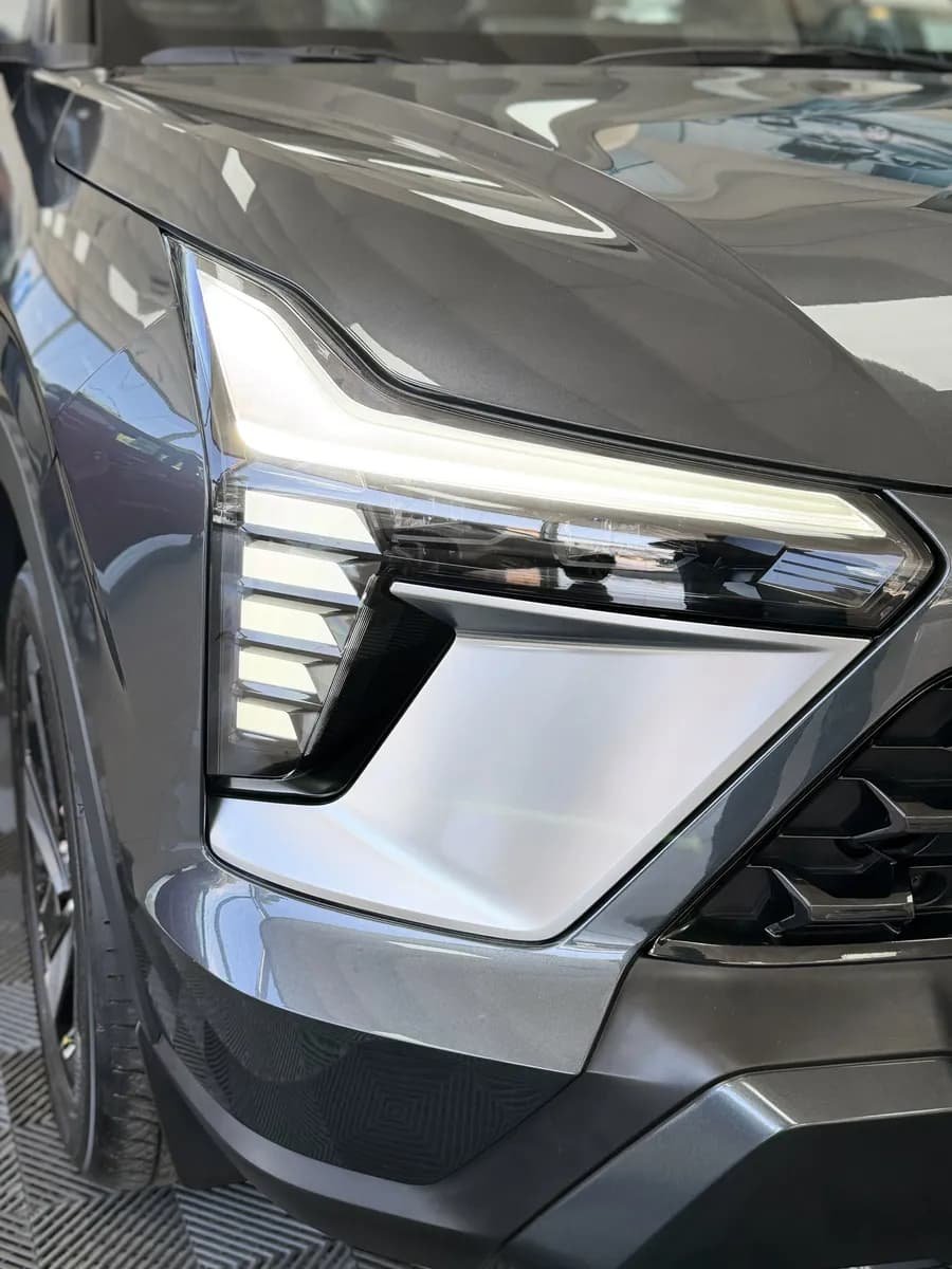 Mitsubishi Xforce 2025 versión Premium Line Gris
