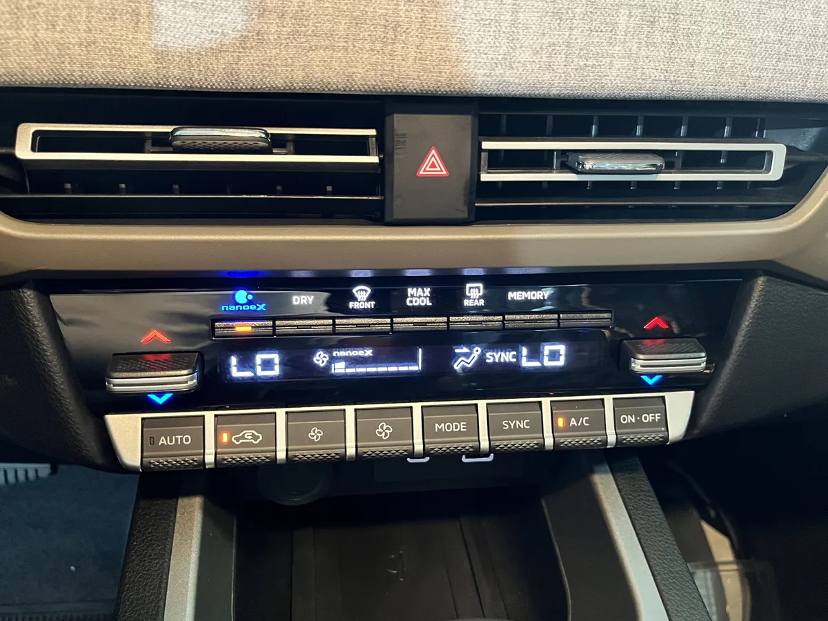 Mitsubishi Xforce Premium 2025 Negro Caracas