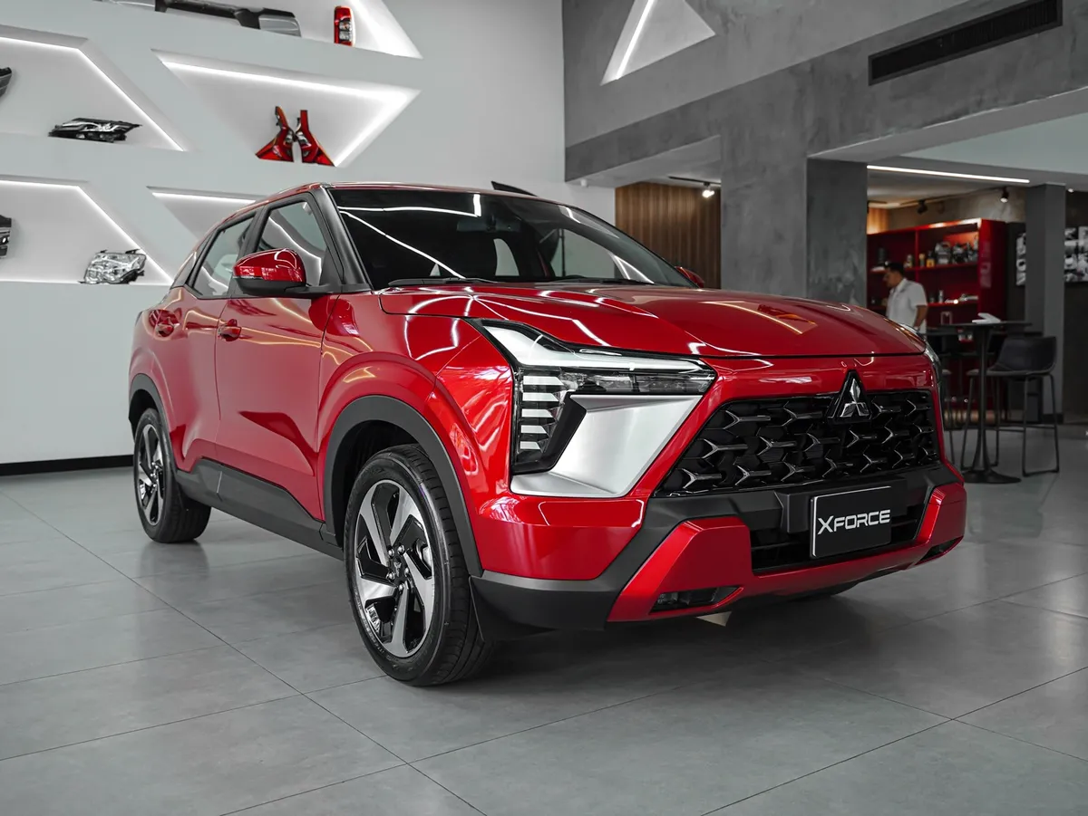 Mitsubishi Xforce Premium Line 2025 Rojo Valencia