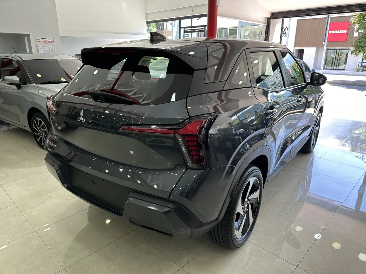Mitsubishi Xforce 2025 Gris Caracas