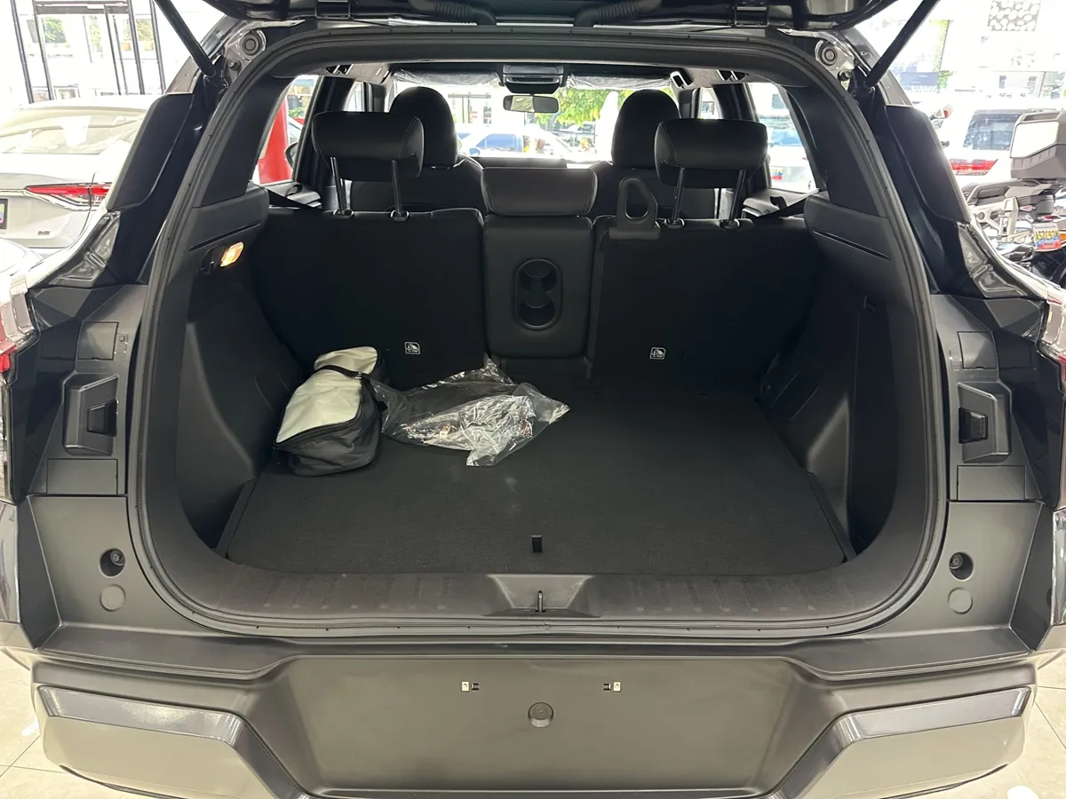 Mitsubishi Xforce 2025 Gris Caracas