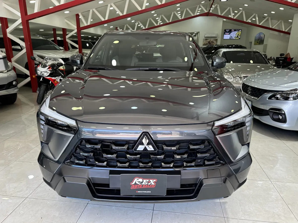 Mitsubishi Xforce 2025 Gris Caracas