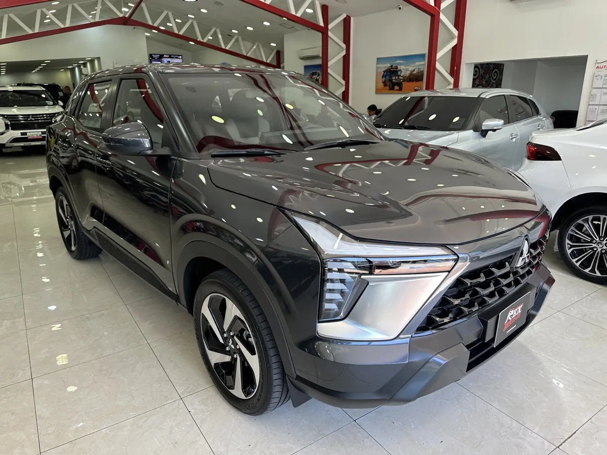 Mitsubishi Xforce 2025 Gris Caracas