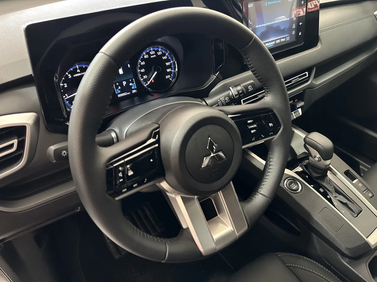 Mitsubishi Xforce suv 2025 gris4