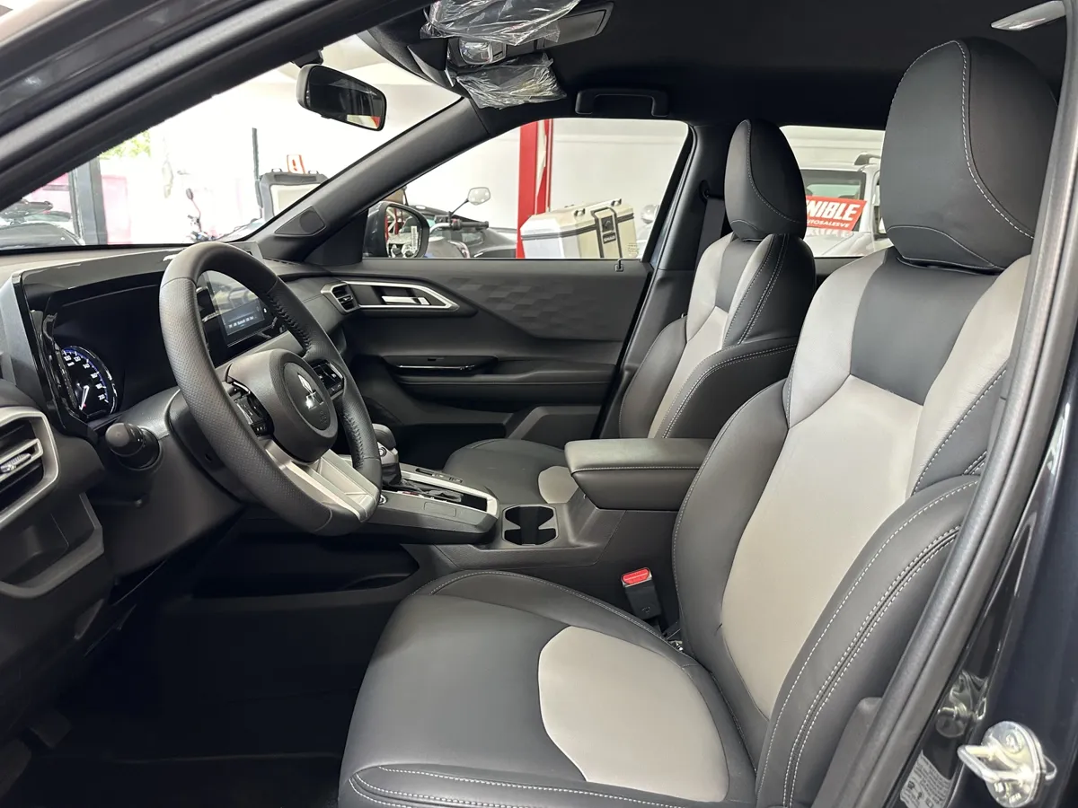 Mitsubishi Xforce suv 2025 gris6