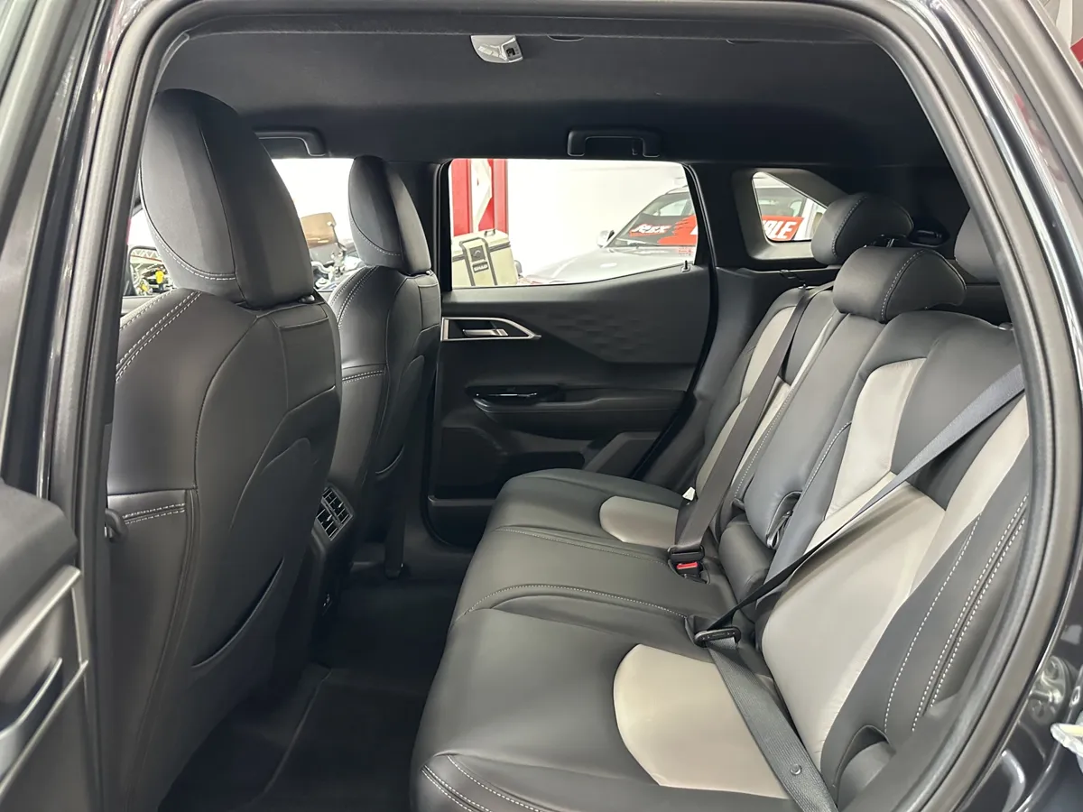 Mitsubishi Xforce suv 2025 gris7