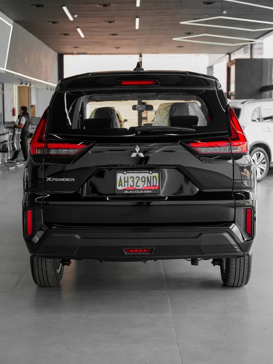 Mitsubishi Xpander 2025 suv negro3