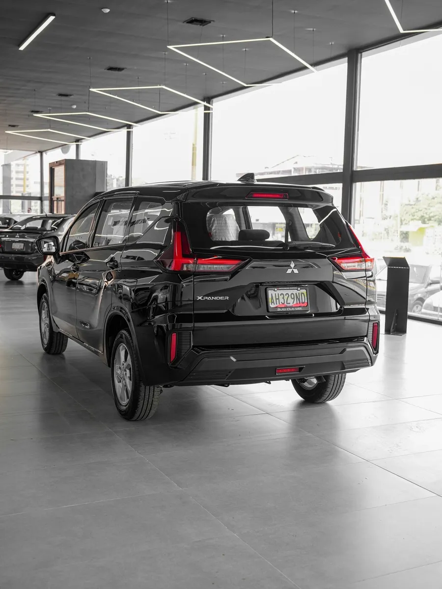 Mitsubishi Xpander 2025 suv negro4