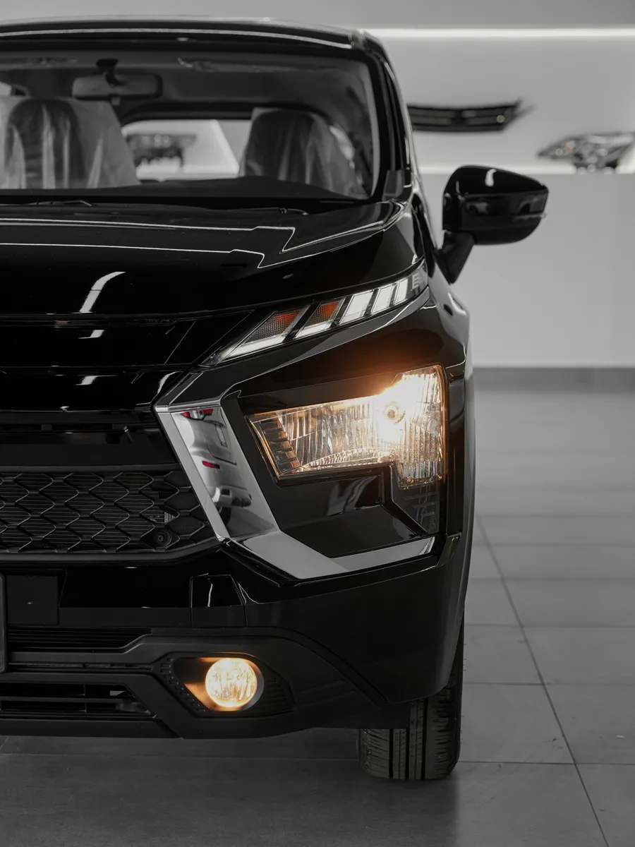 Mitsubishi Xpander 2025 suv negro6