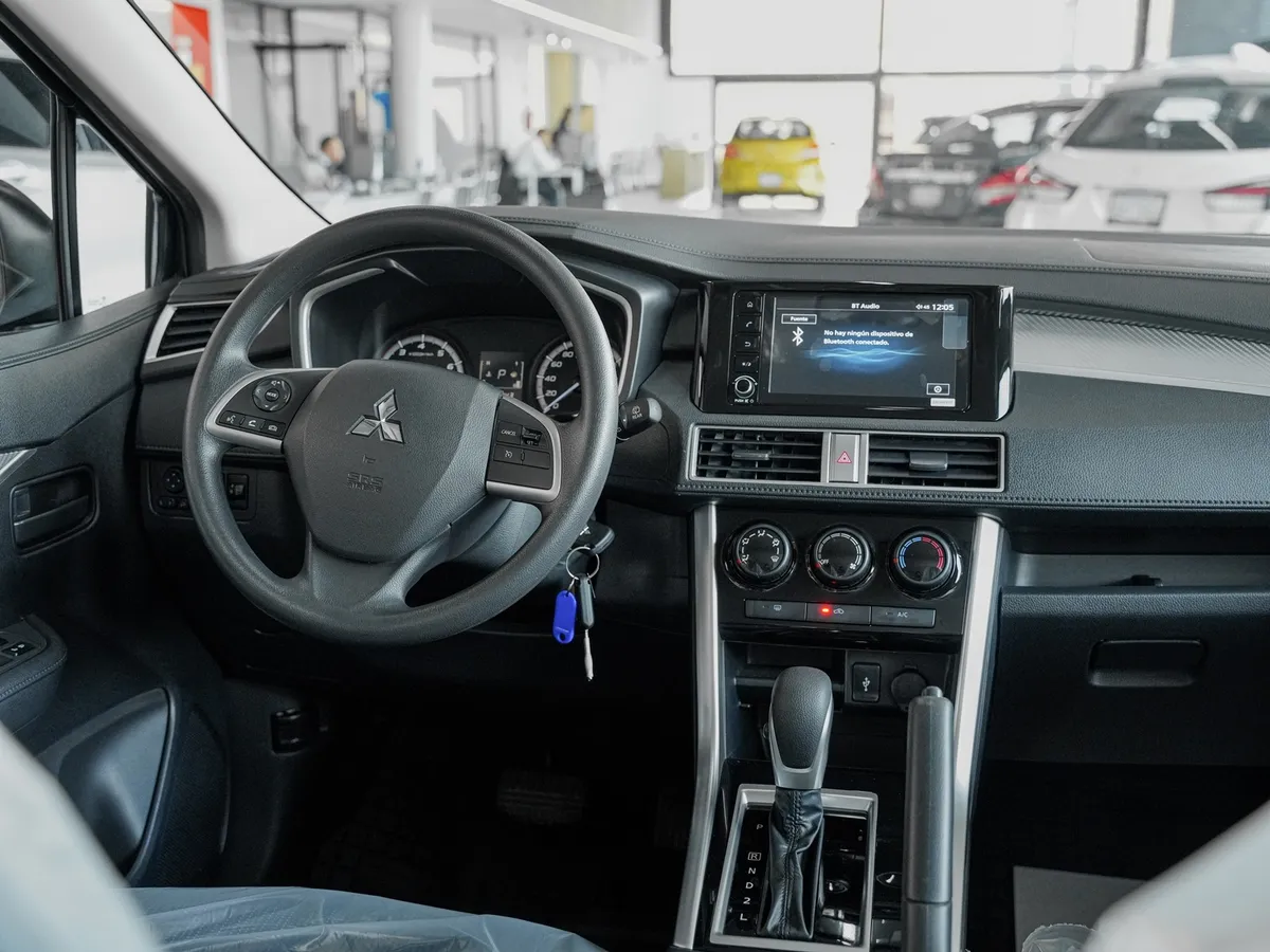 Mitsubishi Xpander 2025 suv negro7
