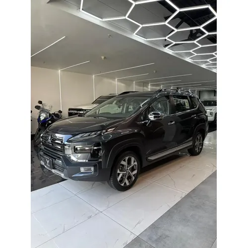 Mitsubishi Xpander Cross 2025 Gris Caracas