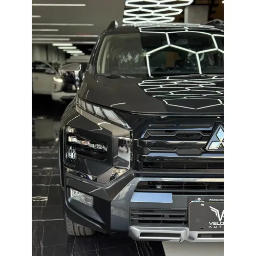 Mitsubishi Xpander Cross 2025 Gris Caracas