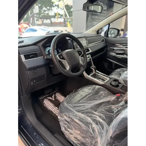 Mitsubishi Xpander Cross 2025 Gris Caracas