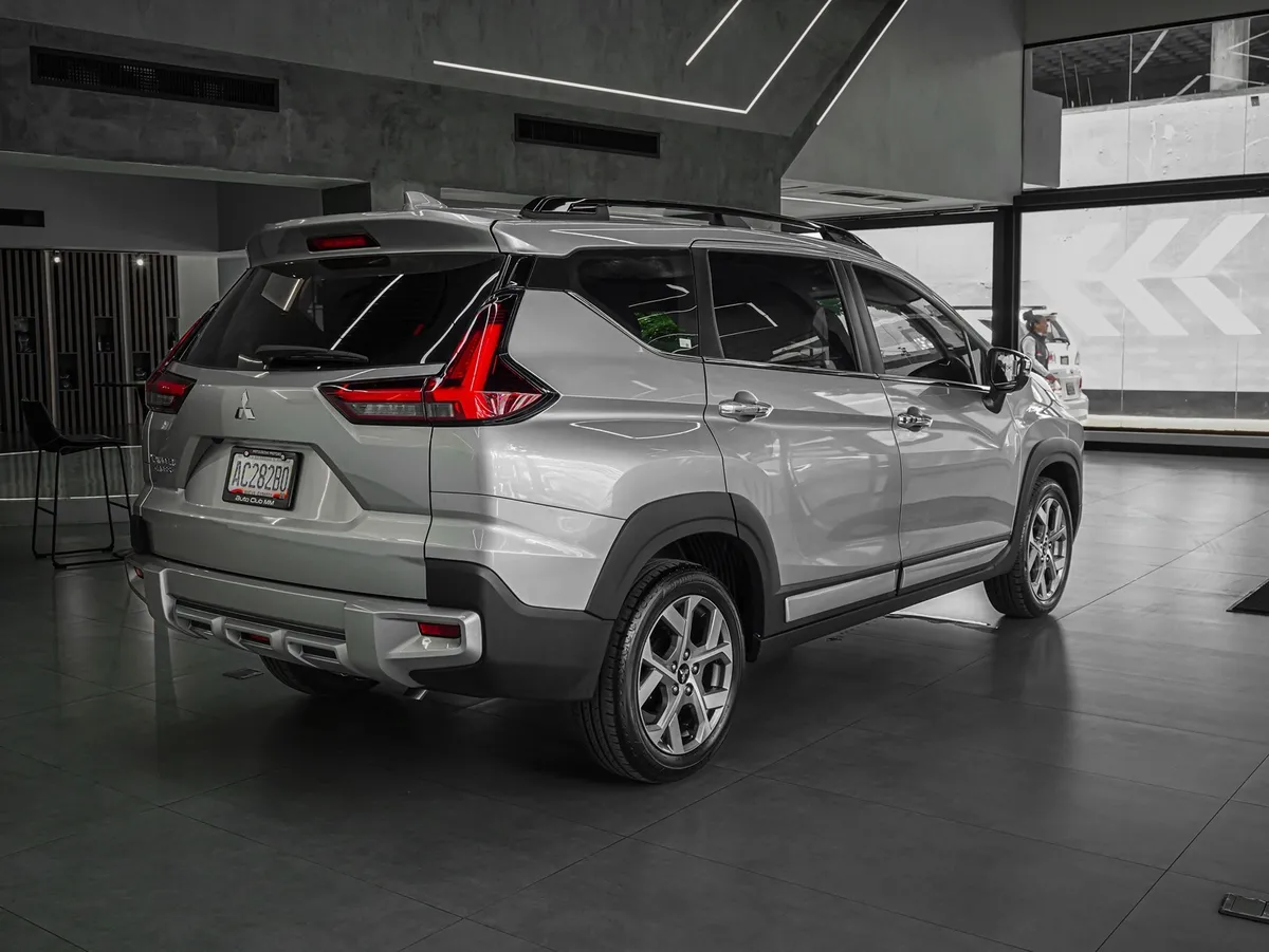 Mitsubishi Xpander Cross 2025 Plateado Valencia