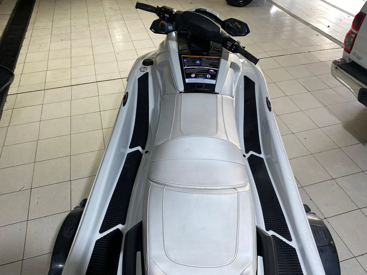 Moto De Agua Yamaha Vx-1800c-y 2023 blanco10