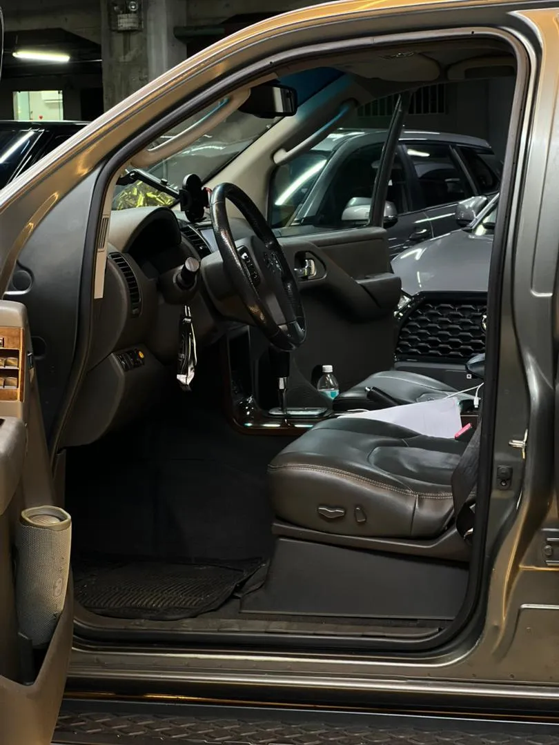 Nissan Pathfinder 2007 plateado11