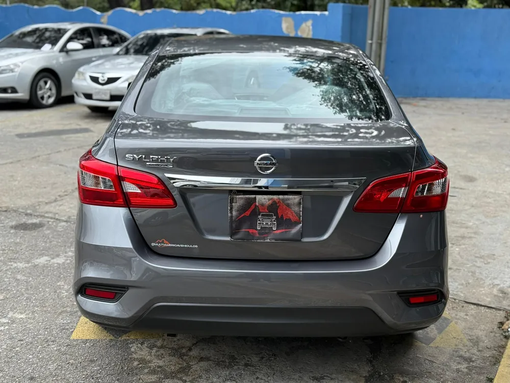 Nissan Sylphy 2025 Gris Caracas