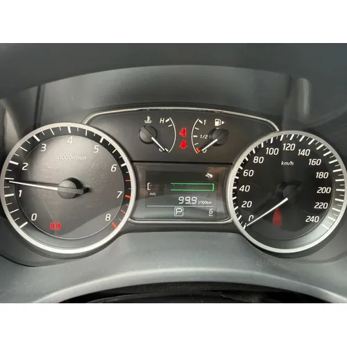 Nissan Sylphy 2025 Gris Caracas