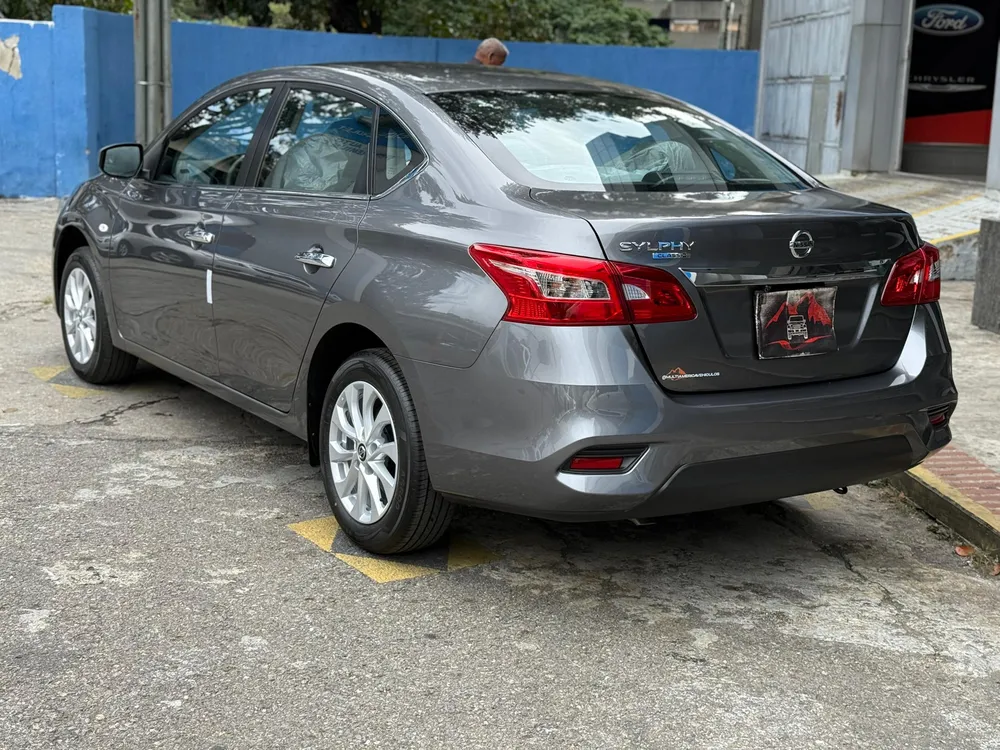 Nissan Sylphy 2025 Gris Caracas