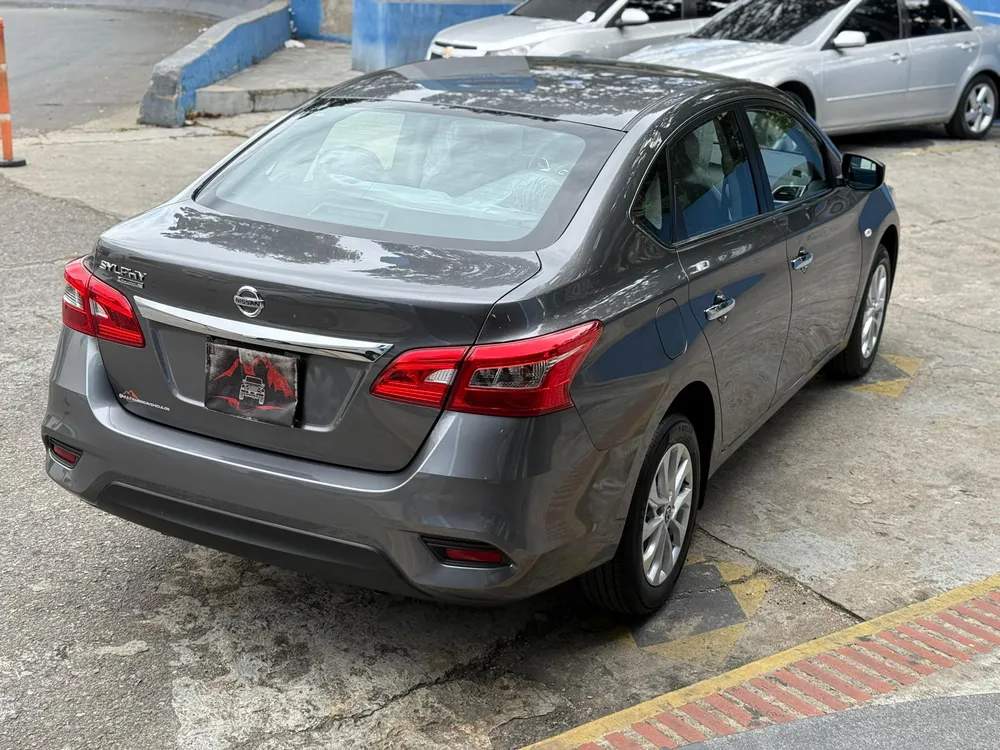 Nissan Sylphy 2025 Gris Caracas