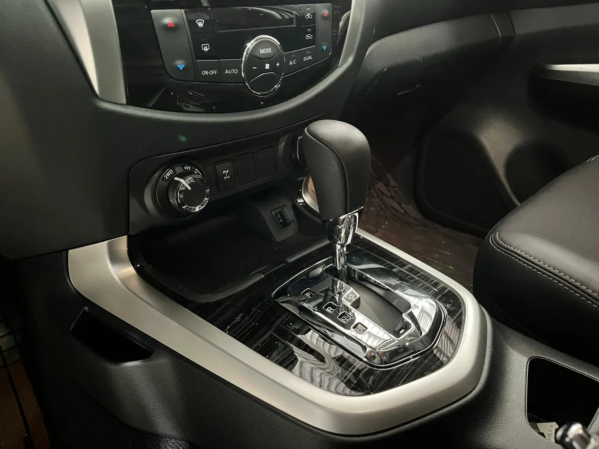Nissan Terra 2022 blanco suv8