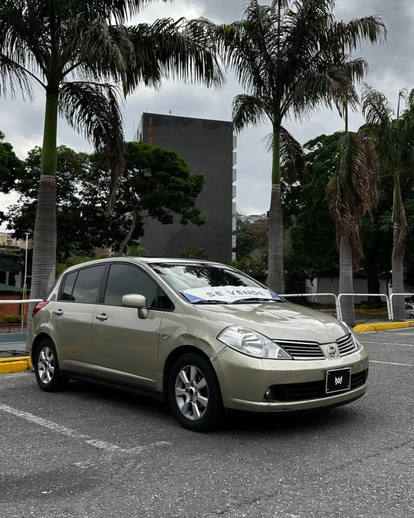 Nissan Tiida Hatchback automático 2007 Plata