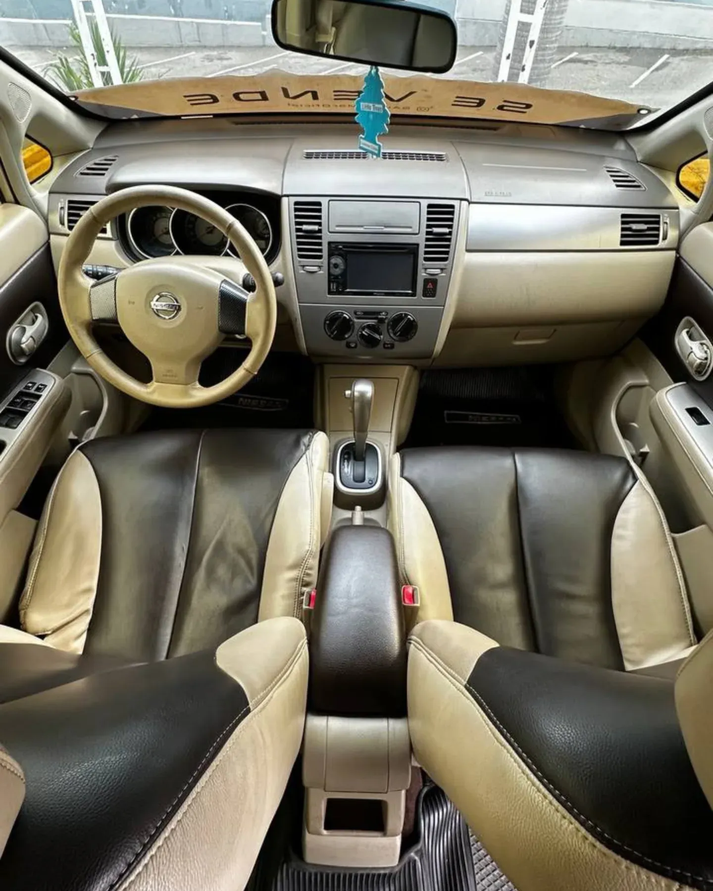 Nissan Tiida Hatchback automático 2007 Plata