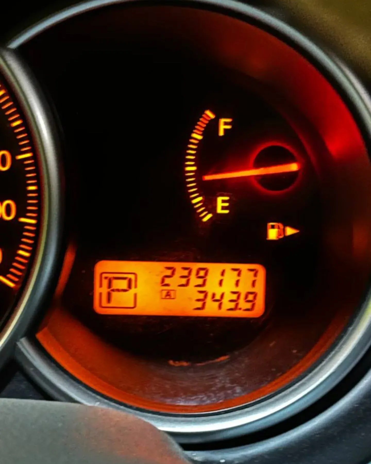Nissan Tiida Hatchback automático 2007 Plata