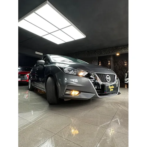 Nissan Versa 2021 Gris Caracas
