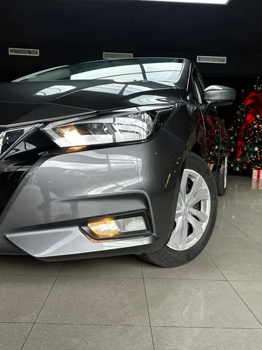 Nissan Versa 2021 Gris Caracas