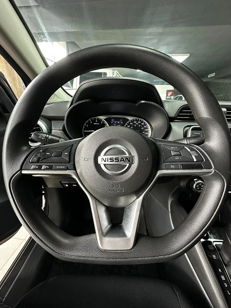 Nissan Versa 2021 Gris Caracas