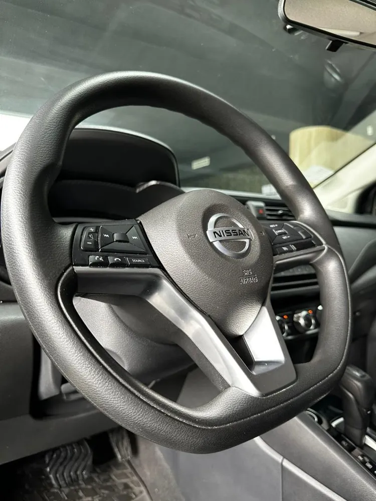 Nissan Versa 2021 Gris Caracas